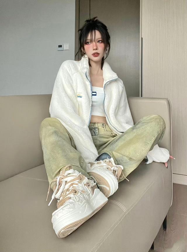 略：让你轻松穿出时尚与格调AG真人直营面包鞋搭配攻(图2)