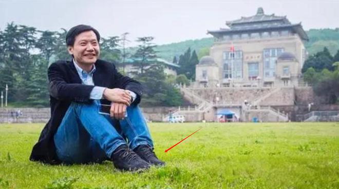 从200亿暴跌10倍“一代鞋王”跌落神坛AG真人平台app中产不爱穷鬼不穿！市值(图6)