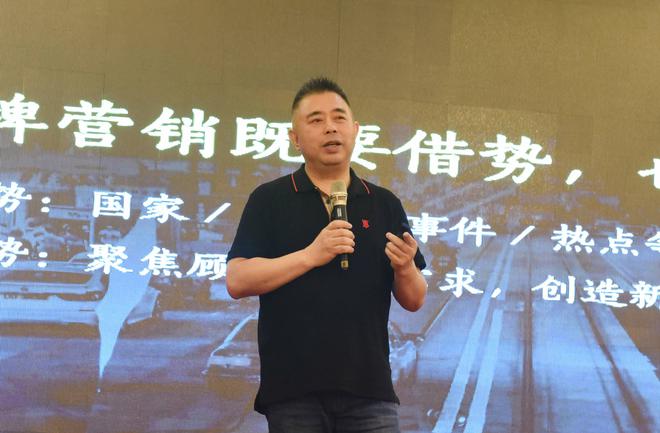 从200亿暴跌10倍“一代鞋王”跌落神坛AG真人平台app中产不爱穷鬼不穿！市值(图9)