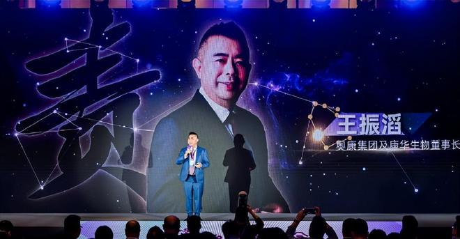 从200亿暴跌10倍“一代鞋王”跌落神坛AG真人平台app中产不爱穷鬼不穿！市值(图15)