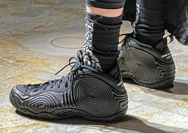 ！Nike「靴子喷」头一次见！AG真人游戏第一品牌造型超叛逆(图2)