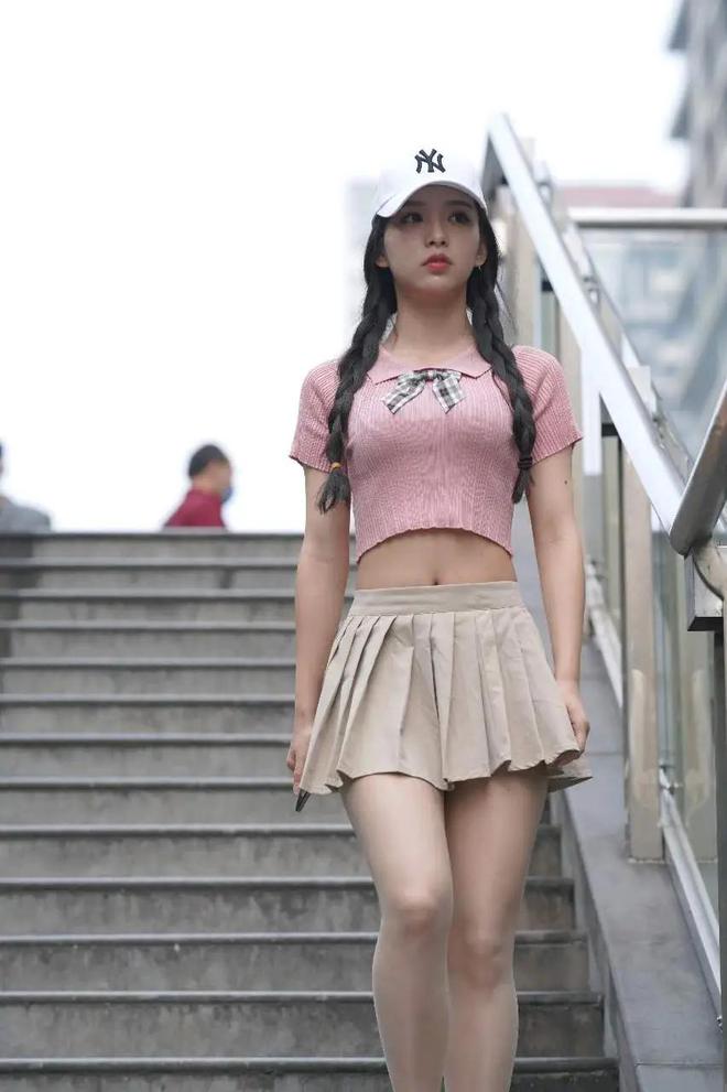 裙高跟鞋塑造时尚御姐范AG真人魅力无法挡 短(图5)